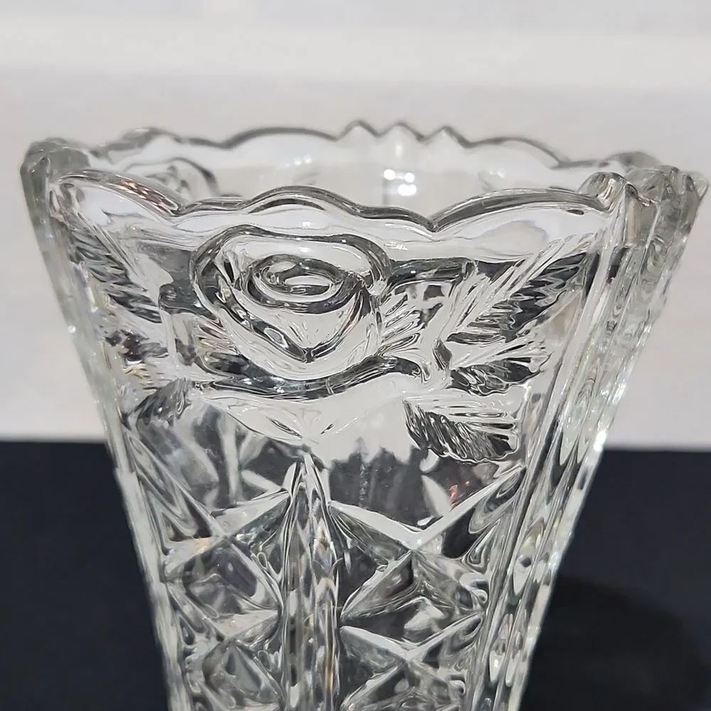 Beautiful Crystal Dorsett Rose Designed Floral Vase